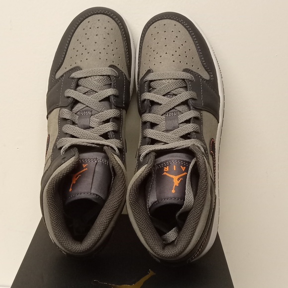 Air Jordan 1 mid SE BG - Picture 10 of 13